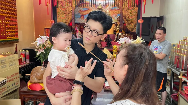 圖：收驚的過程示意(非本人)