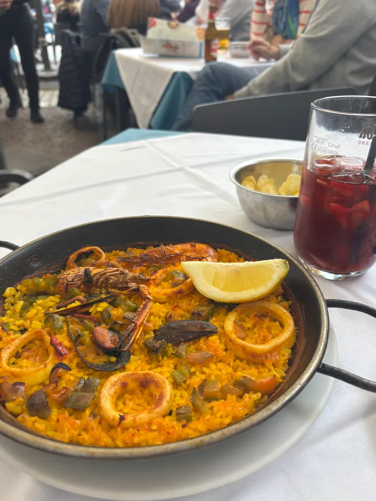 主廣場內的一人份海鮮燉飯