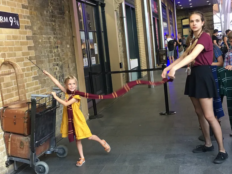 小女孩超high的!