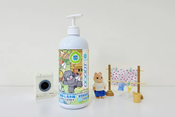 圖說：植安心洗衣精榮獲嚴格的ECOCERT國際洗劑認證，高達98.9%天然來源成分具備優異的生物分解性，有效降低對水資源的環境負擔。（資料來源：臭味滾）