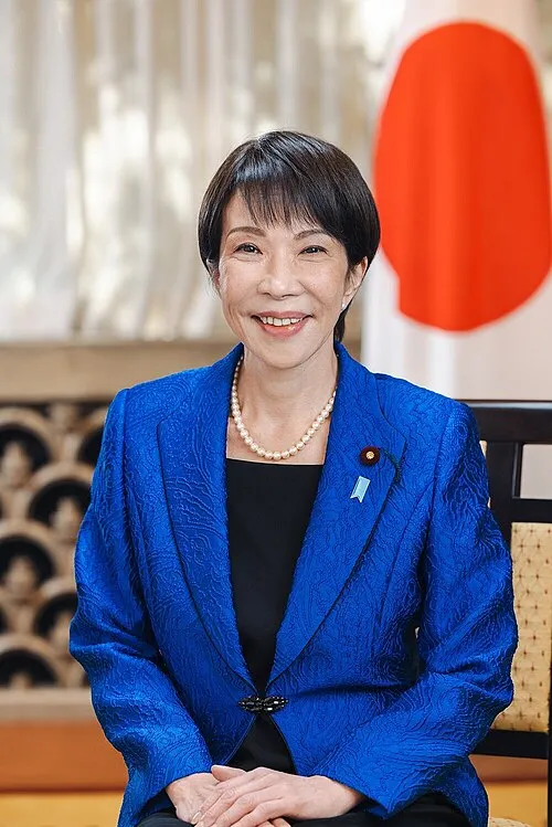 松下政經塾則是專門開設給志願從政人就讀的研究院，其中現任的日本首相高市早苗就是第五屆的畢業生。(Photo from Wiki)