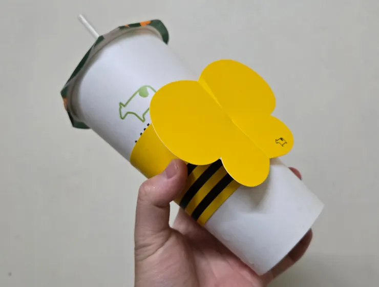 把它裝在飲料杯上總覺得有點像是蜜蜂型的火箭耶XD