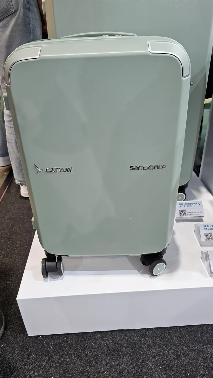 國泰航空的名牌登機箱!這個牌子從以前就很有名!