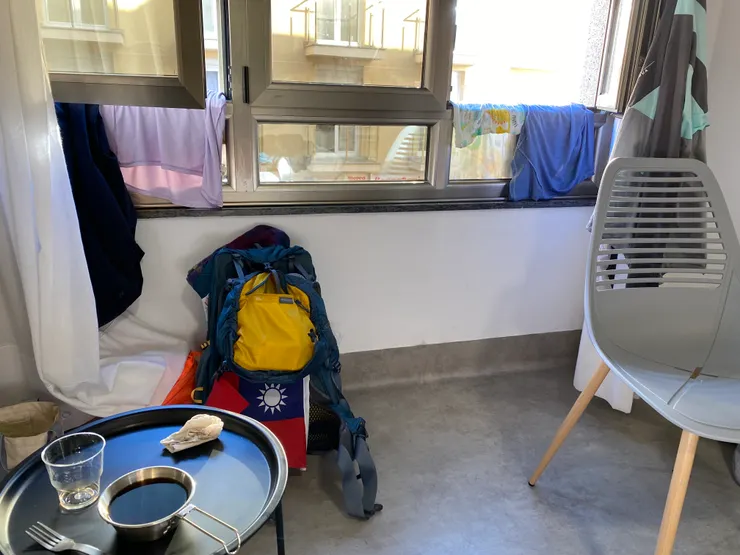 搭配我們自己帶的沖泡咖啡（衣服也把握最後時間曬一曬）
