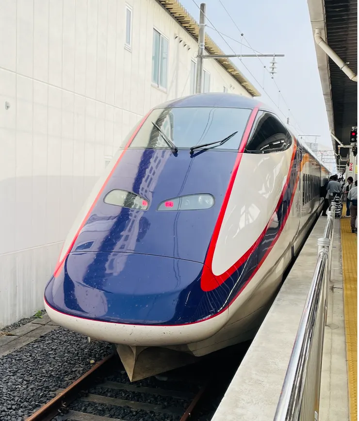 山形新幹線，可使用『JR東日本鐵路周遊券』搭乘。