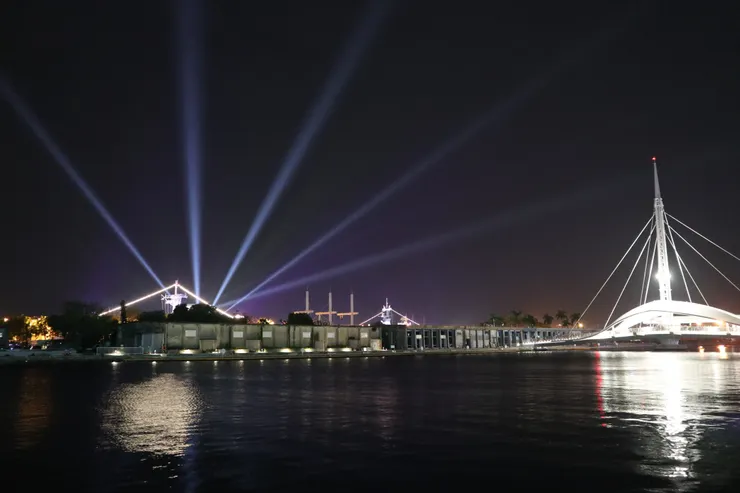 原本蓬萊端施工而封閉的大港橋，當天開放行走過橋