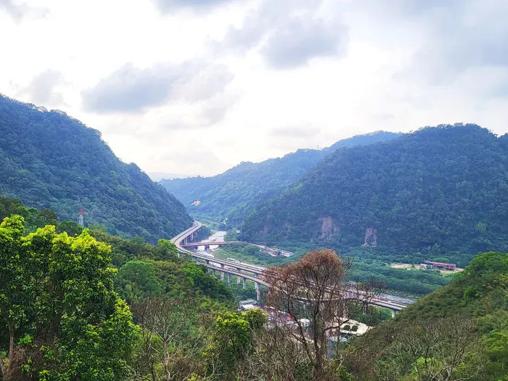 ▲回到出磺坑前再次眺望牛鬥峽谷。