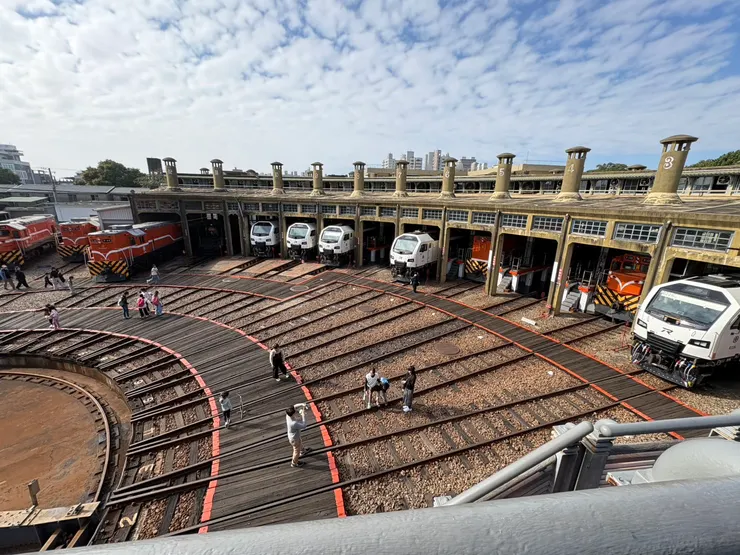 彰化扇形車庫。小提醒距離彰化火車站有一段路程。