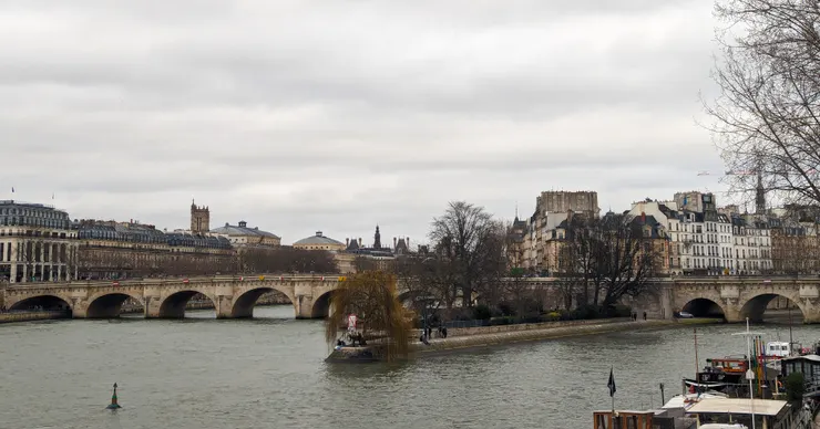 西堤島 (Île de la Cité),我最愛的 Notre-Dame de Paris 就在島上,希望三訪時可以如願拜訪她。