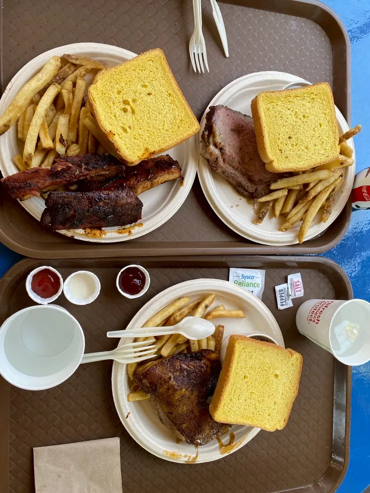 吐司下還有甜的燉豆子