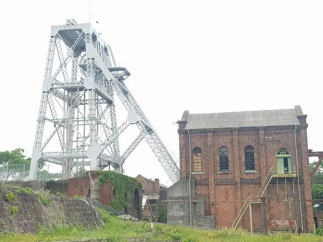 萬田坑的豎坑櫓與捲揚機房