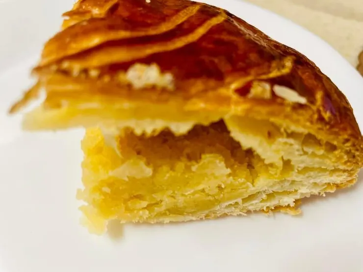 有著淡淡的杏仁香氣,搭配層層的外皮酥脆更好吃。