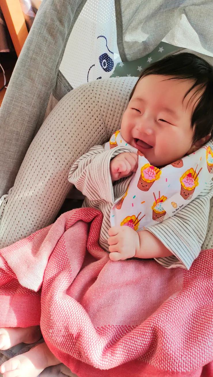 兒子愉快的笑容讓太太心情很美好...