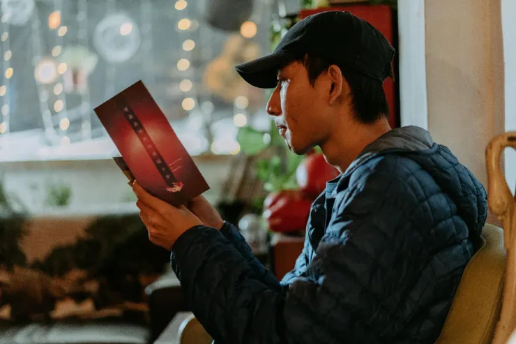 正在觀看「地面基地呼叫湯姆少校」文宣的觀眾│Photo by 賴泓甫