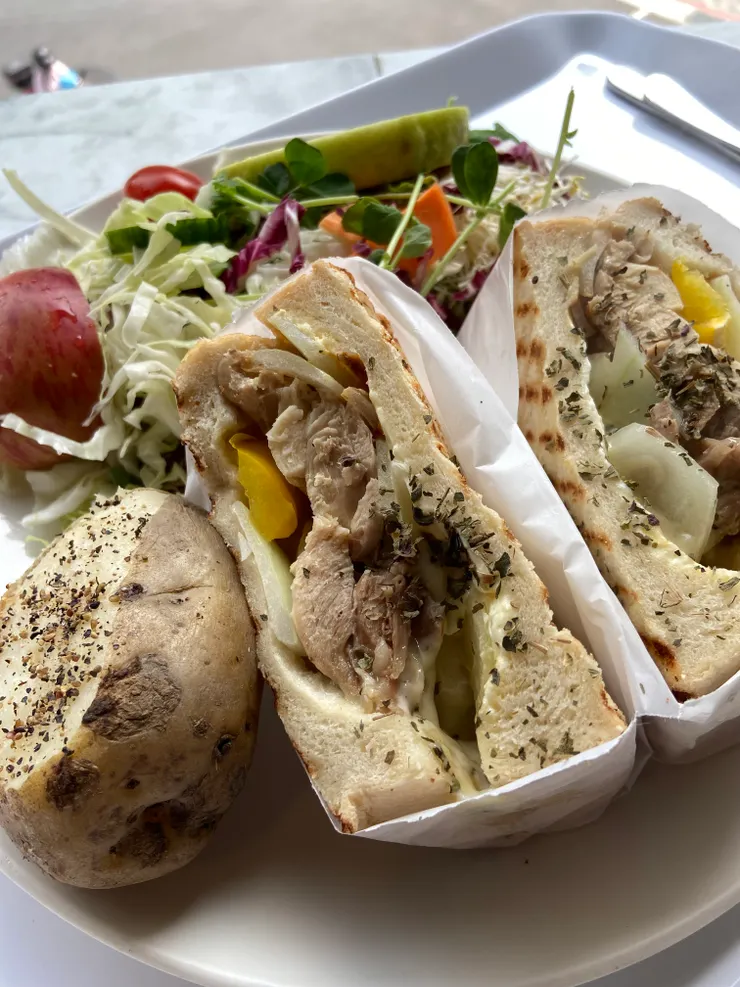 雙層乳酪雞肉帕尼尼 150元