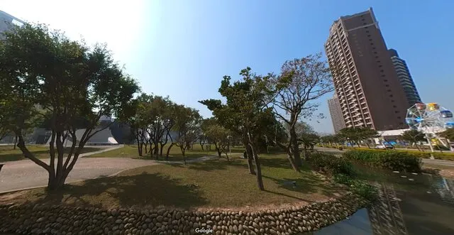 中路重劃區除擁有宜人綠地和完善學區外,還可共享鄰近藝文特區的成熟機能。圖/Google Maps