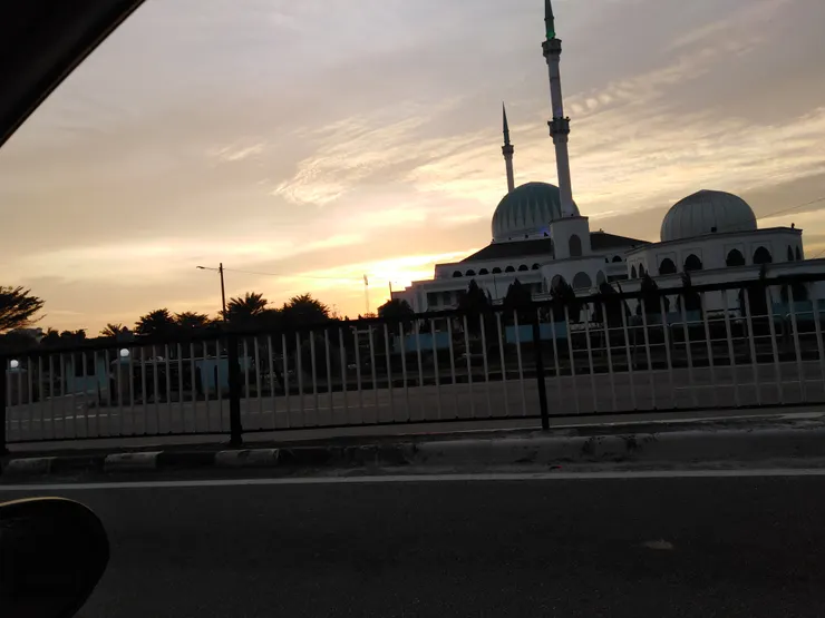 我家鄉的日落和回教堂