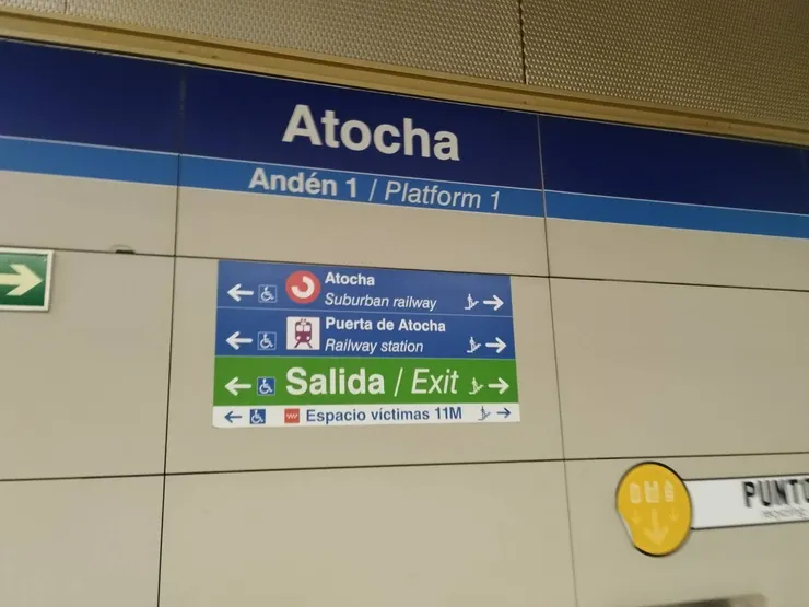 先到阿托查的地鐵站轉乘火車