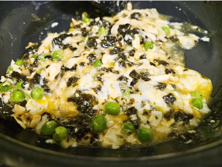 這次的餡料是紫菜、青豆加蛋，混合部份花枝漿。