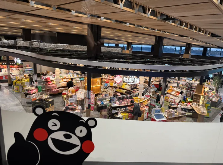 三樓伴手禮中心及飲食餐廳，一錯過就去出境大廳了