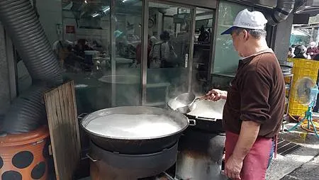 [台北美食]傳承到第三代、至今已經超過一甲子熱門店家，吃過難