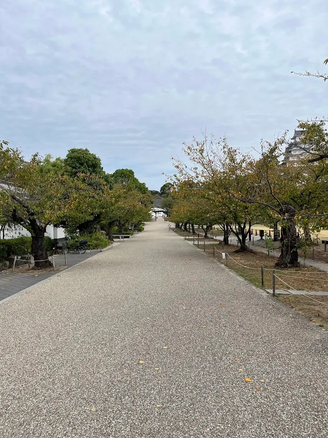 繞過三之丸，售票處在盡頭。