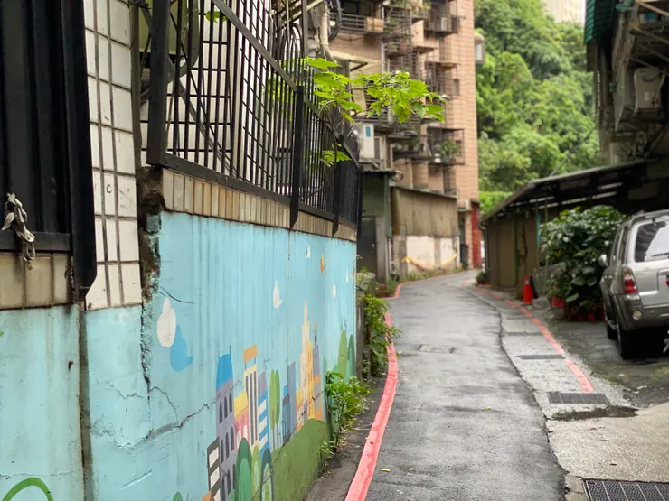 想像一下,我們正走在昔日的霧裡薛圳上