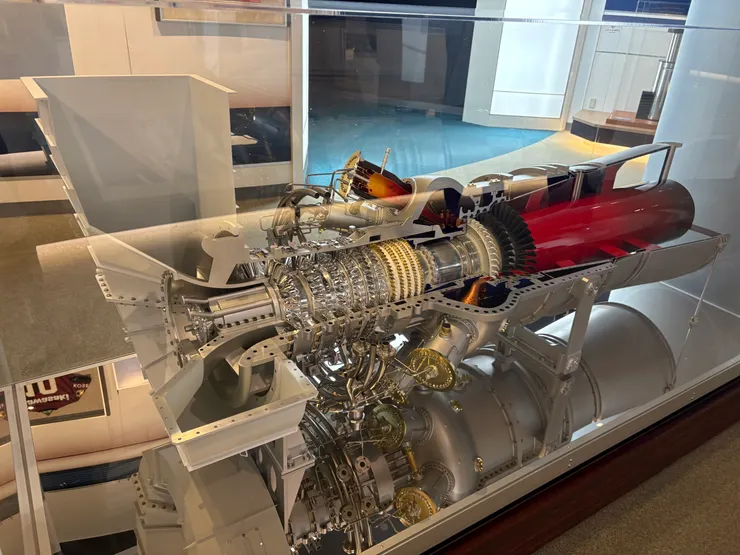 川崎世界中展示了波音787的引擎剖面模型
