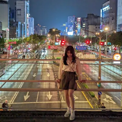 欄。Celeste的沙龍