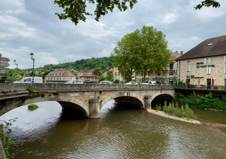 這是傍晚時分的塞拉河畔