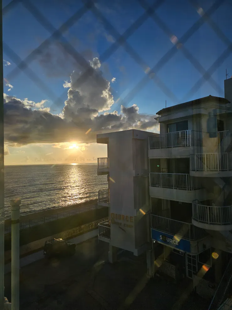 窗景可以看海、看夕陽。