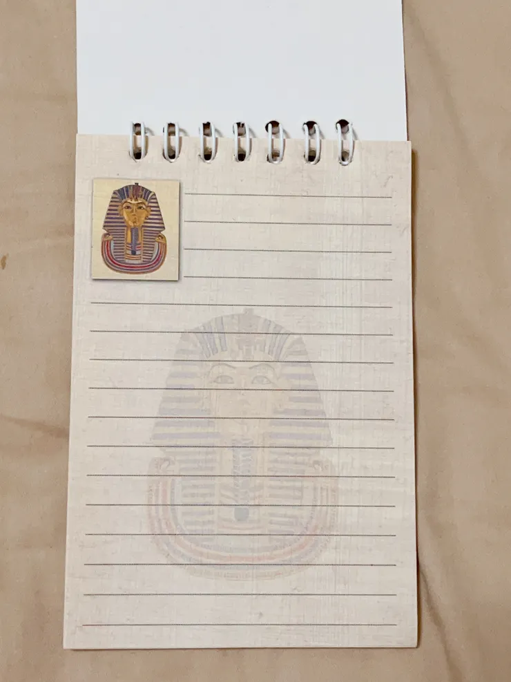 （筆記本第一頁就是黃金面具）