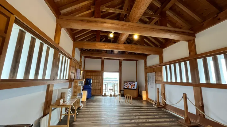 非常有氣勢的木造建築。