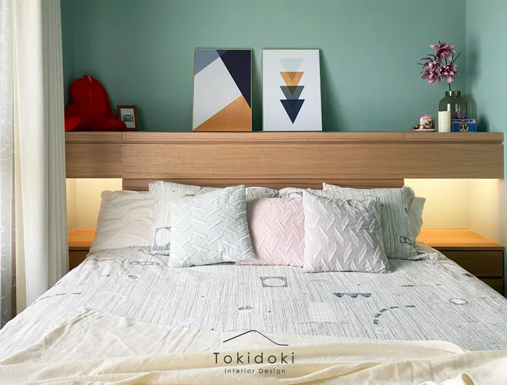 臥房床頭櫃的間接照明（黃光）