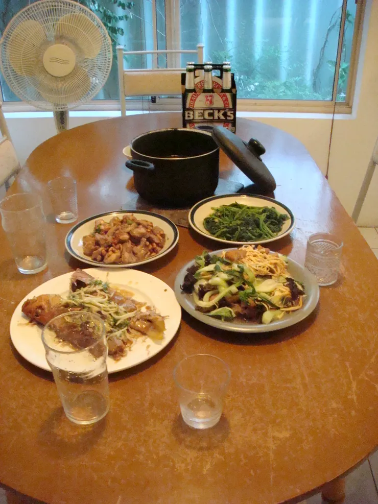 這晚5個人相約晚餐，每人出一道菜。