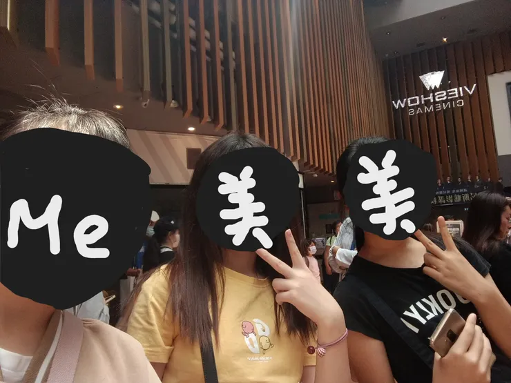 我&2位美女去電影院看黑鐵的魚影