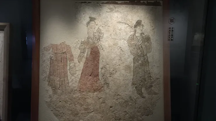 圖20 <<攜嬰飼鳥仕女圖>> 唐(708年) 出土於1988年西安長安區少陵原韋浩墓,本圖唐代貴族生活的真實寫照/攝影©XIAN-YI 2023