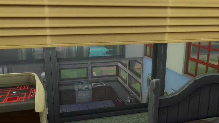 我上次老是說「增加空間感」，形容得失敗！其實我開了天井，也把房間對內那面造成大玻璃窗，是不想顯得很壓迫。從自己的房間看得到對面房間和樓下的情況既能保有私人空間，也能跟其他人和地方有連繫。