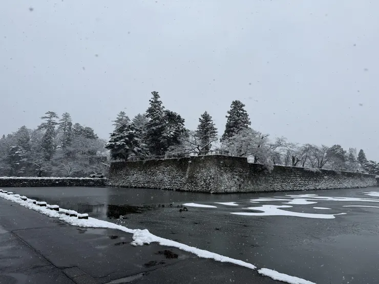 漫步會津若松城。