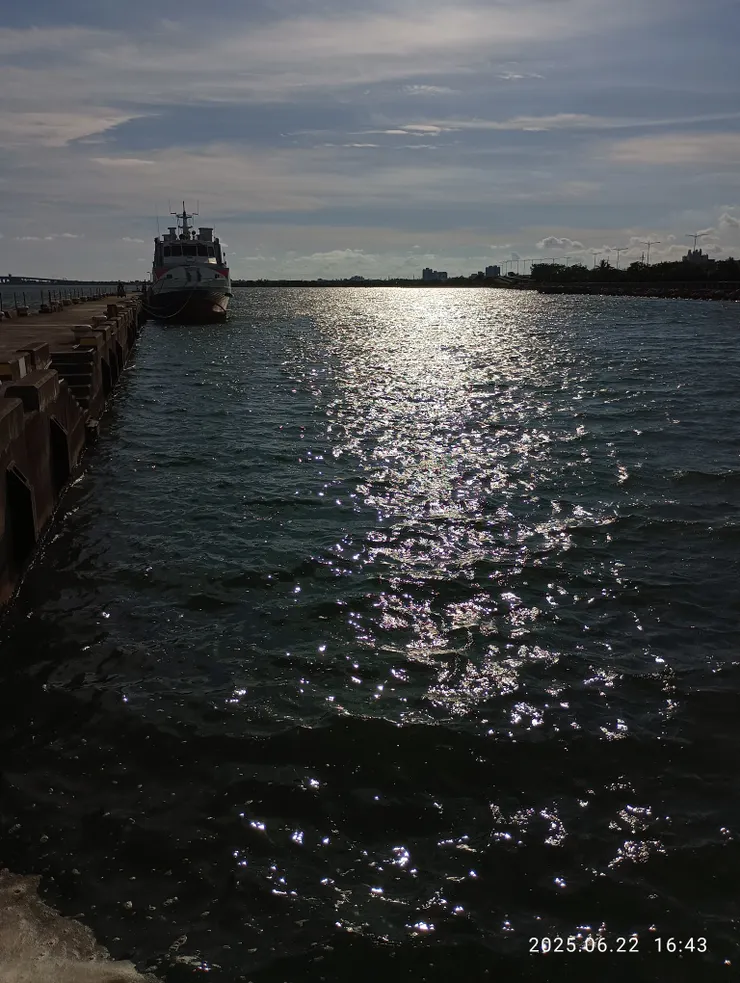 晴絲斜日海緒亂，自拍攝