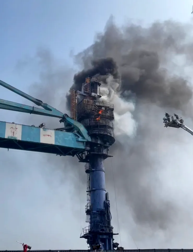 飯才上手機響未接見名心不安,果然單位出事慌忙退票囫圇吞。