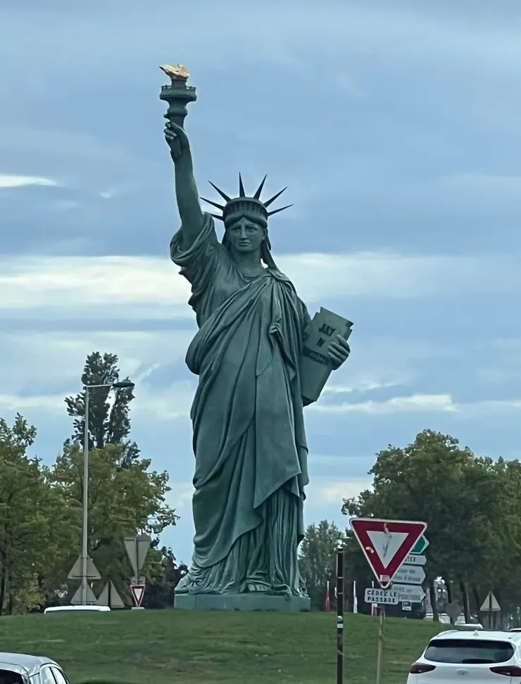 要出城的時候,都會看到自由女神像