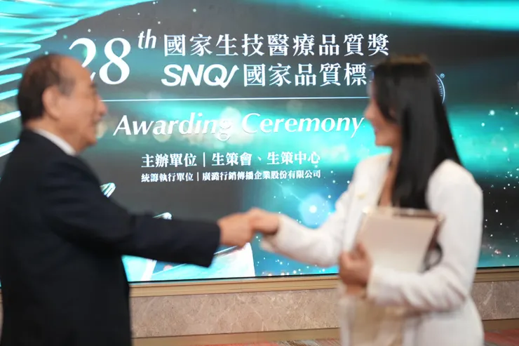 營養師高敏敏 開心受SNQ國家品質標章獎 肯定 （ 白袍聯盟 翁兆緯 攝）