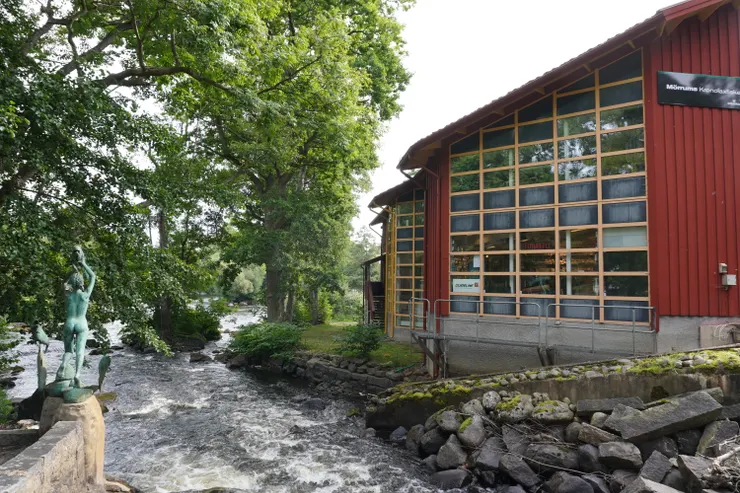 入口處的釣具店兼憑證販售處兼保育展示館