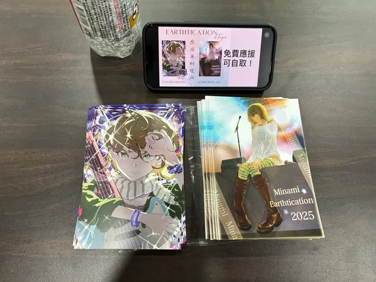 會場外有粉絲提供無料明信片給大家領取