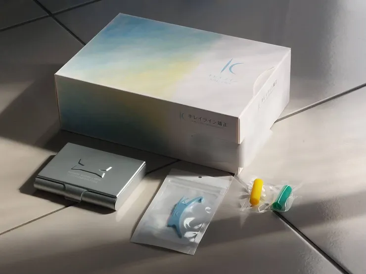 整組的綺麗雅牙套內容物