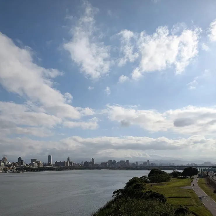 新北三重往台北市方向的台北橋上