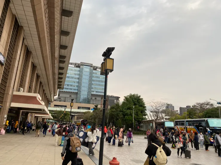 週六清晨北車的人潮