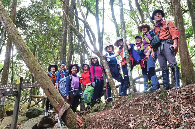 稜線叉路取右陡上橫嶺山再原路折返