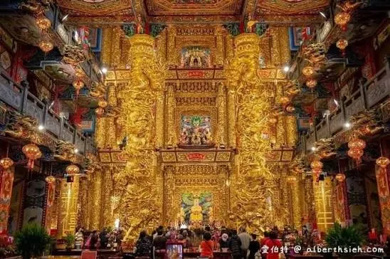 主殿參拜眾神佛(圖片截圖於網路)